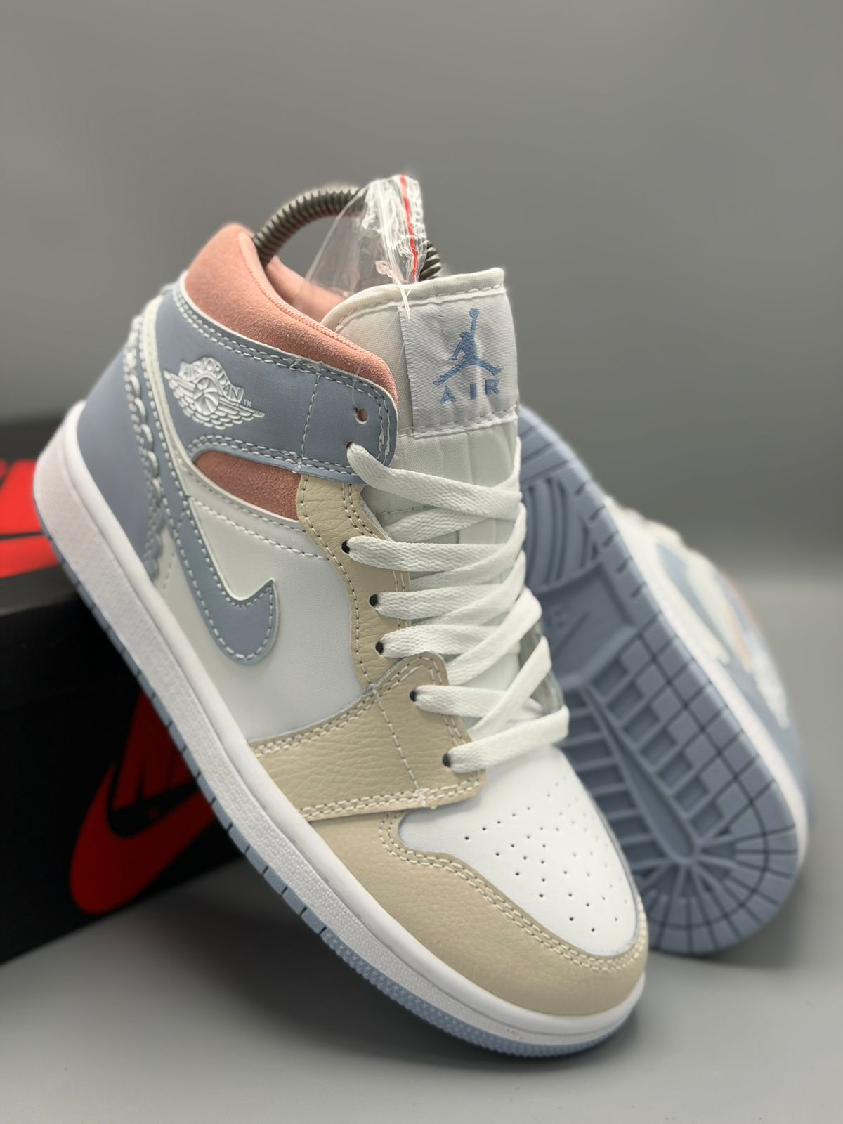 Air Jordan 1 Retro – Blanco / Beige / Azul / Rosa