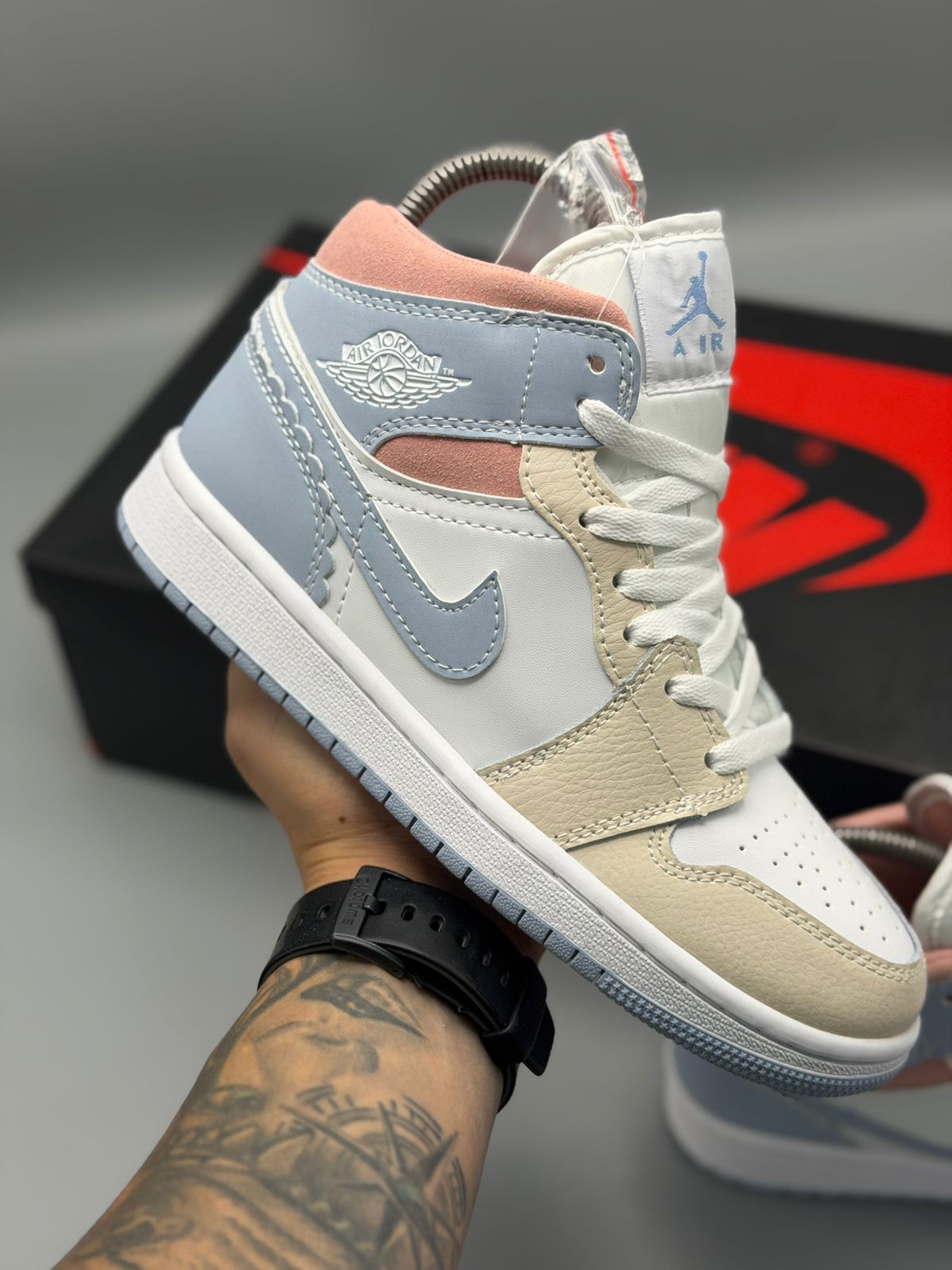 Air Jordan 1 Retro – Blanco / Beige / Azul / Rosa