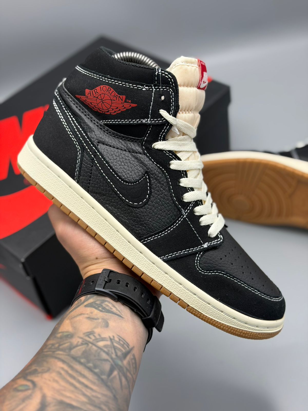Air Jordan 1 Retro – Negro / Crema / Rojo / Caramelo