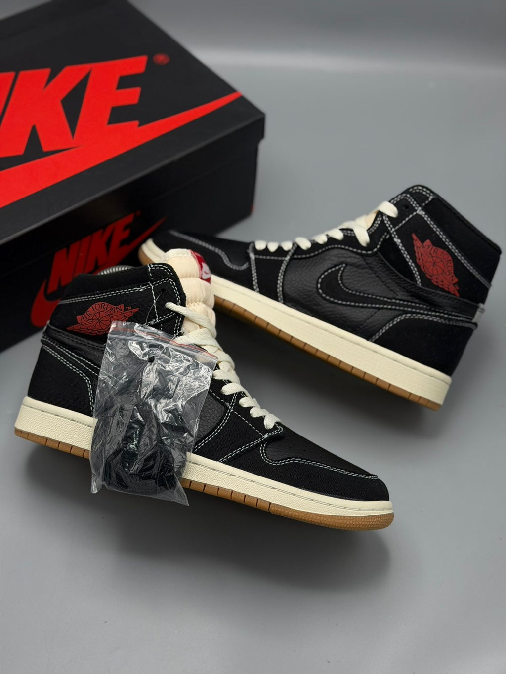 Air Jordan 1 Retro – Negro / Crema / Rojo / Caramelo