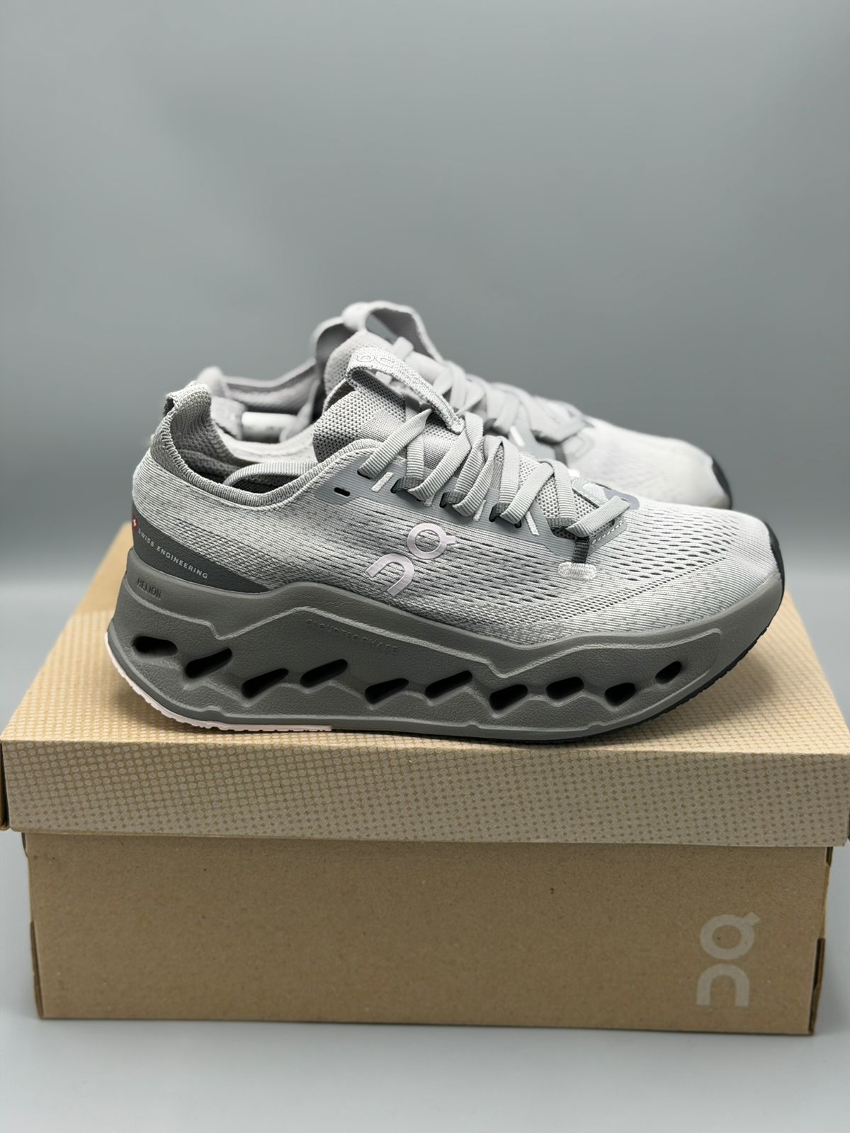 On Running Cloud – Gris Claro / Gris Grafito / Negro