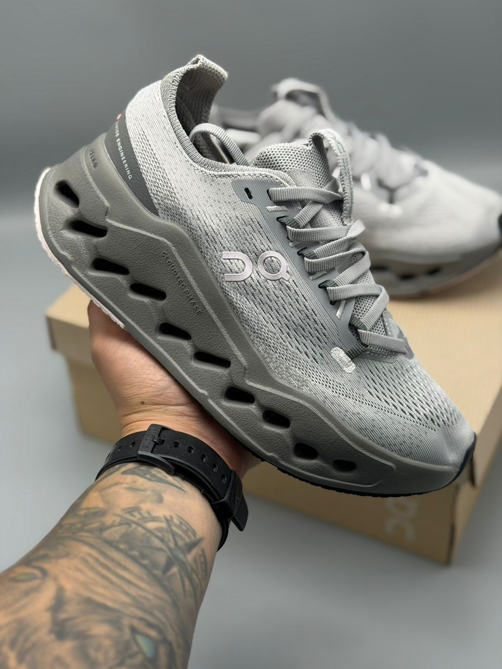 On Running Cloud – Gris Claro / Gris Grafito / Negro