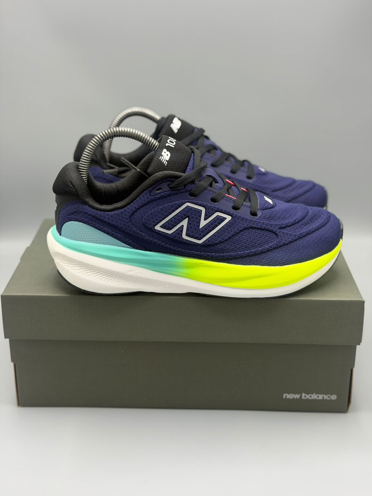 New Balance Running – Azul Marino / Amarillo Neón / Turquesa / Blanco