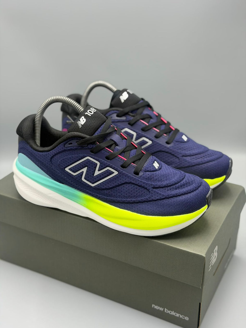 New Balance Running – Azul Marino / Amarillo Neón / Turquesa / Blanco