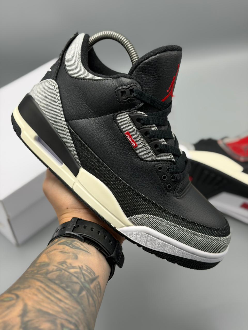 Air Jordan 3 – Negro / Gris Cemento / Rojo / Crema