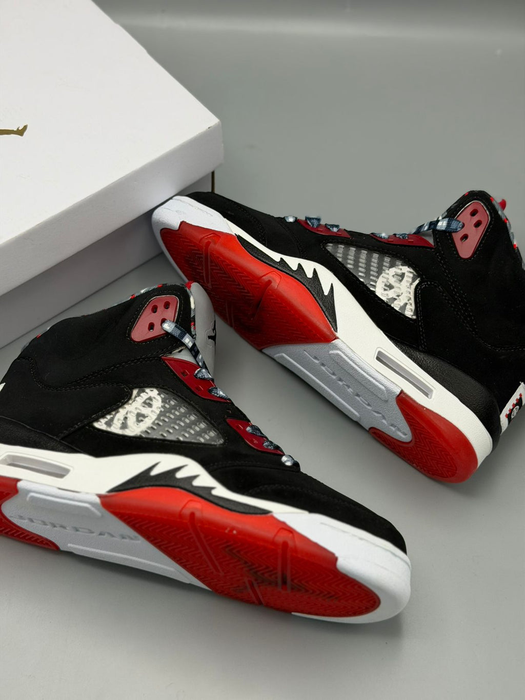 Jordan 5 Retro – Negro / Rojo / Blanco