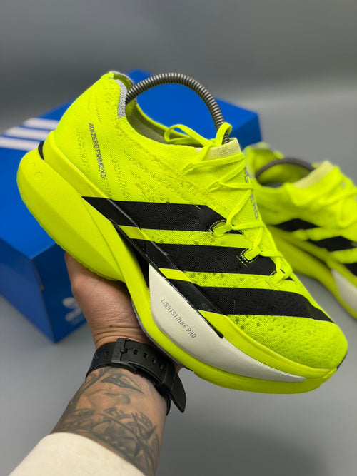 Adidas Adizero Prime X3 – Amarillo Neón / Negro y Rojo / Azul Eléctrico