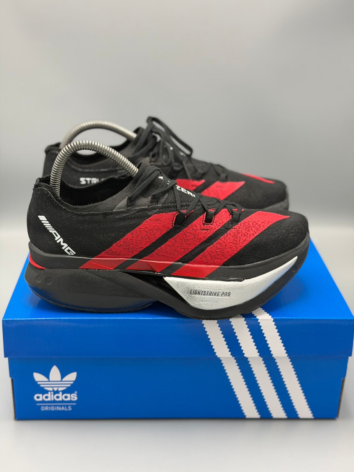 Adidas Adizero Prime X3 – Amarillo Neón / Negro y Rojo / Azul Eléctrico
