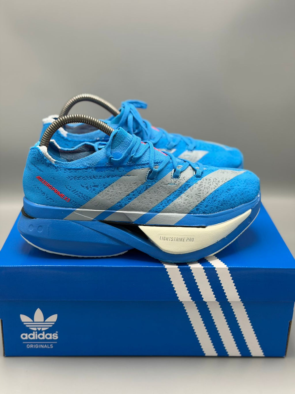 Adidas Adizero Prime X3 – Amarillo Neón / Negro y Rojo / Azul Eléctrico