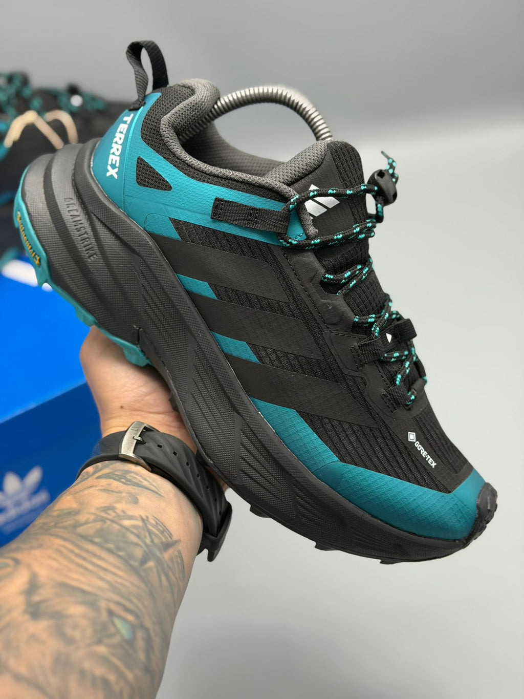 Adidas Terrex Gore-Tex – Café / Gris Oscuro / Azul Gris / Negro Turquesa