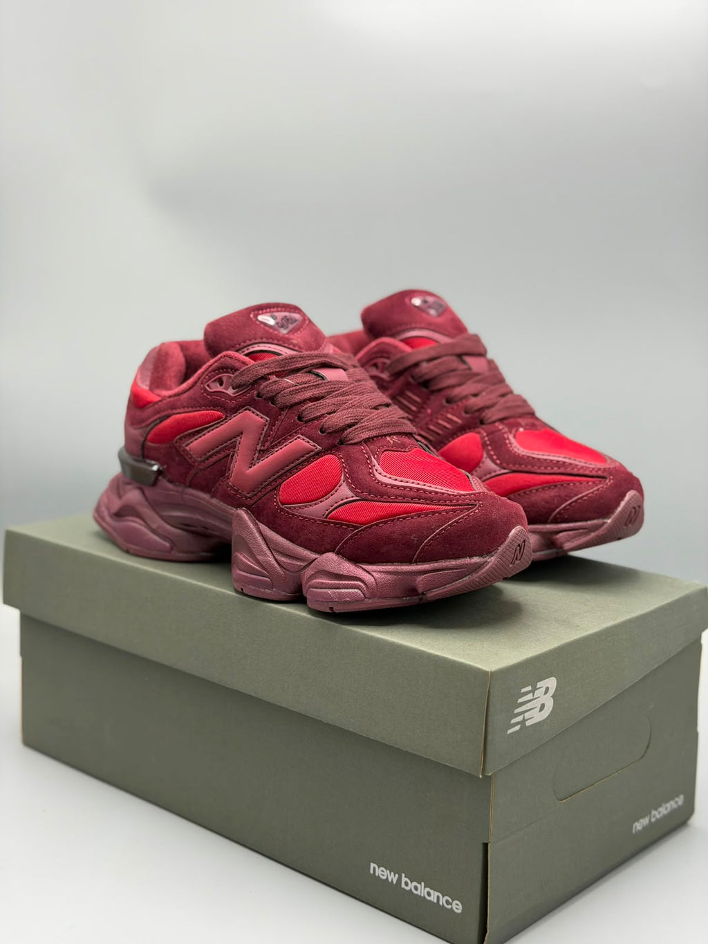 New Balance 9060 – Vinotinto / Rojo