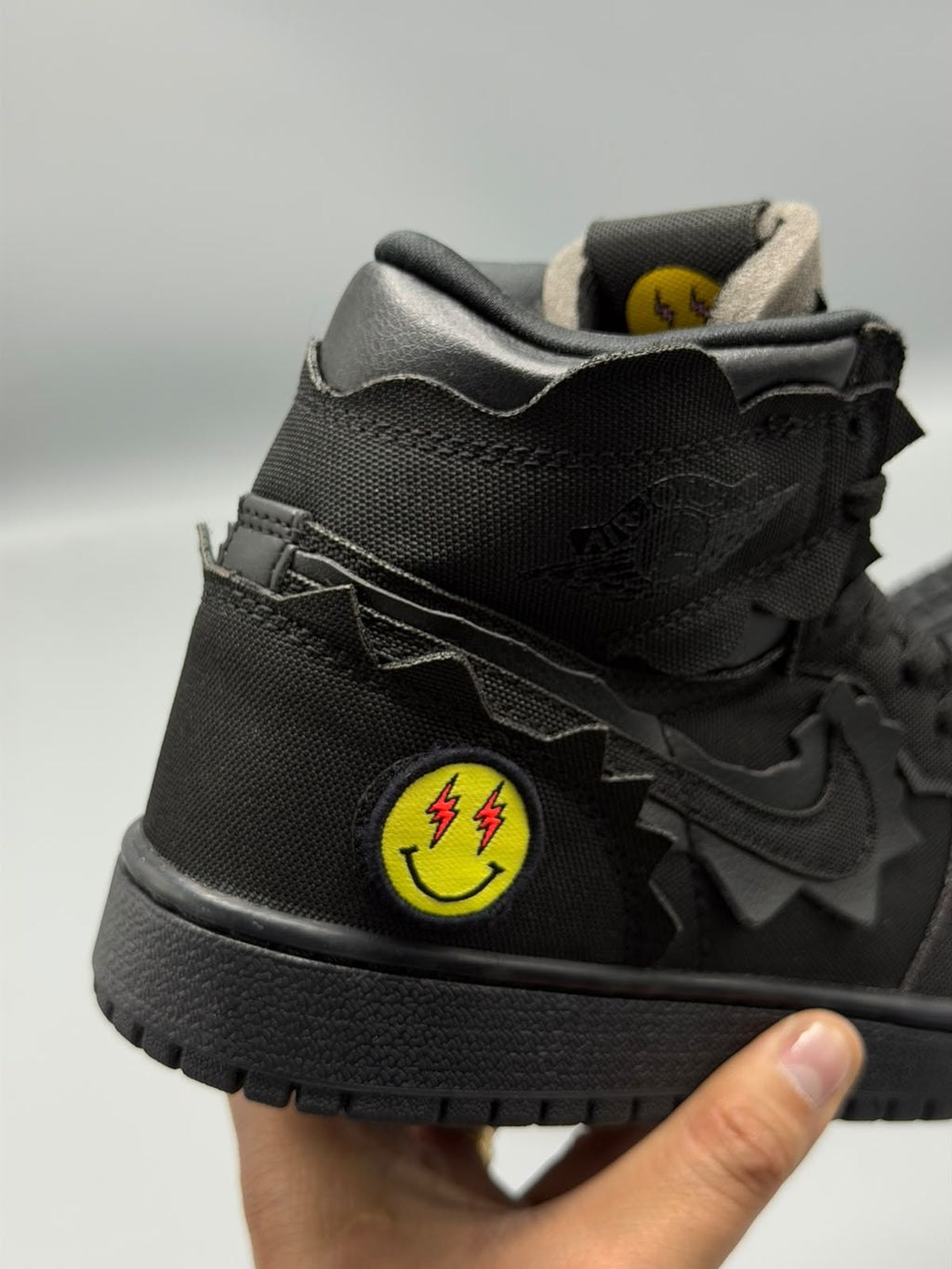 Air Jordan 1 Retro J Balvin – Negro / Amarillo / Rojo