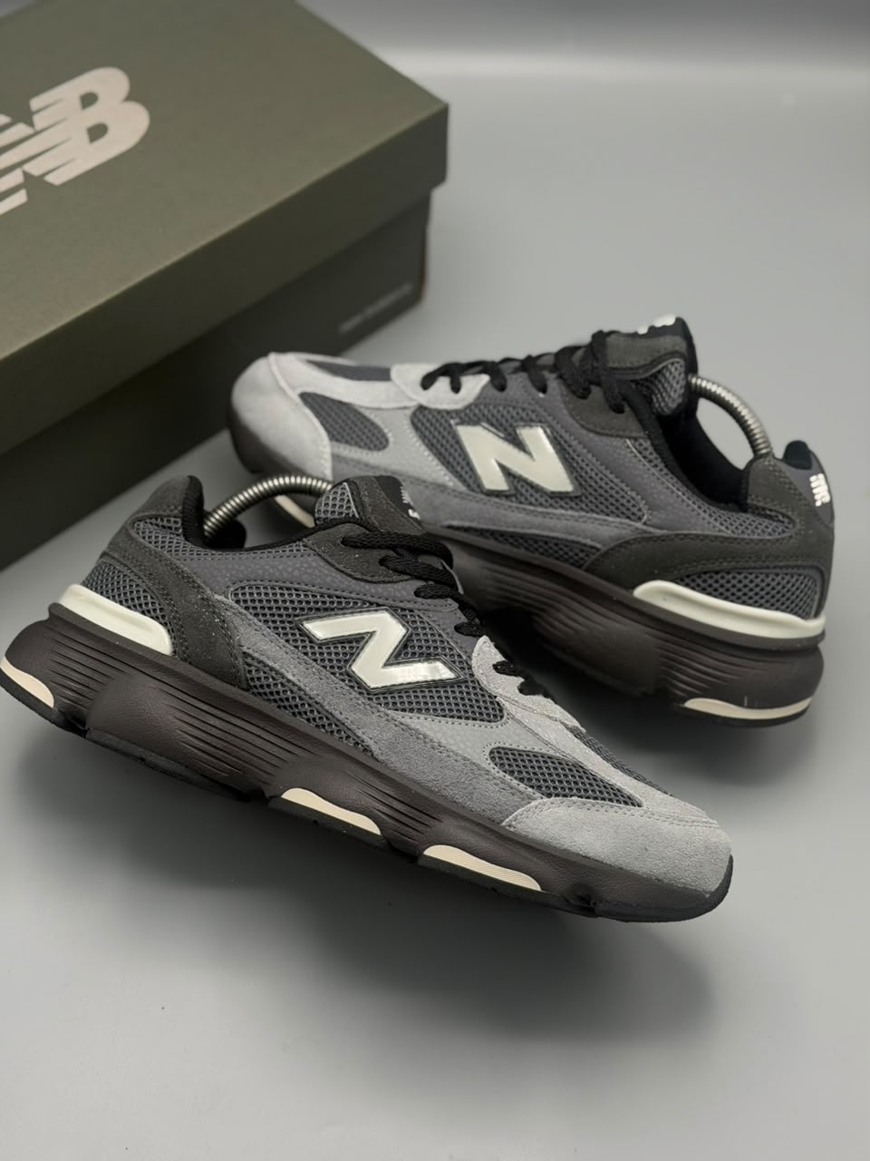 New Balance 509 – Gris / Negro / Blanco