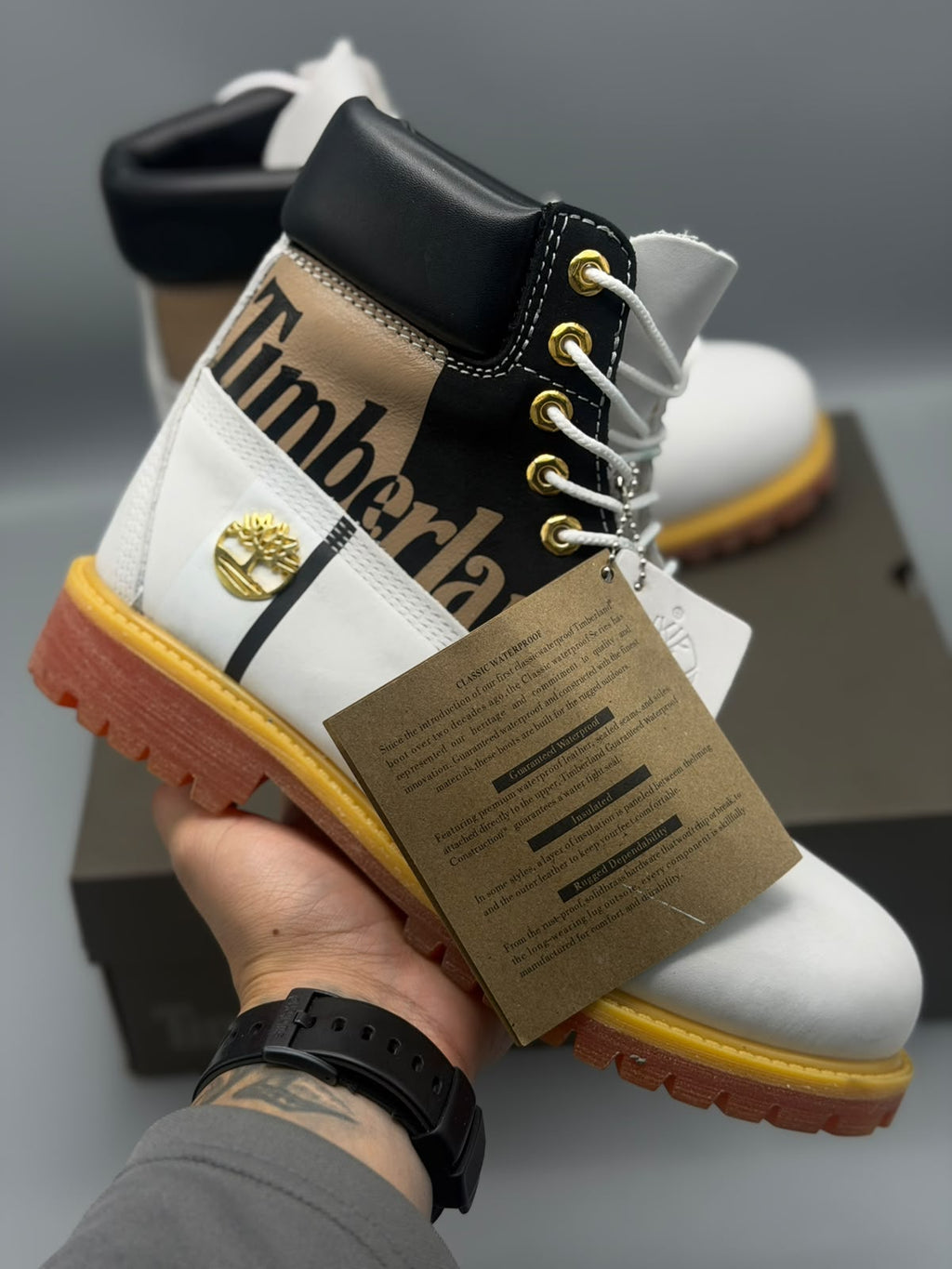 Bota Timberland Premium Logo – Negro / Gris / Blanco con Cafe