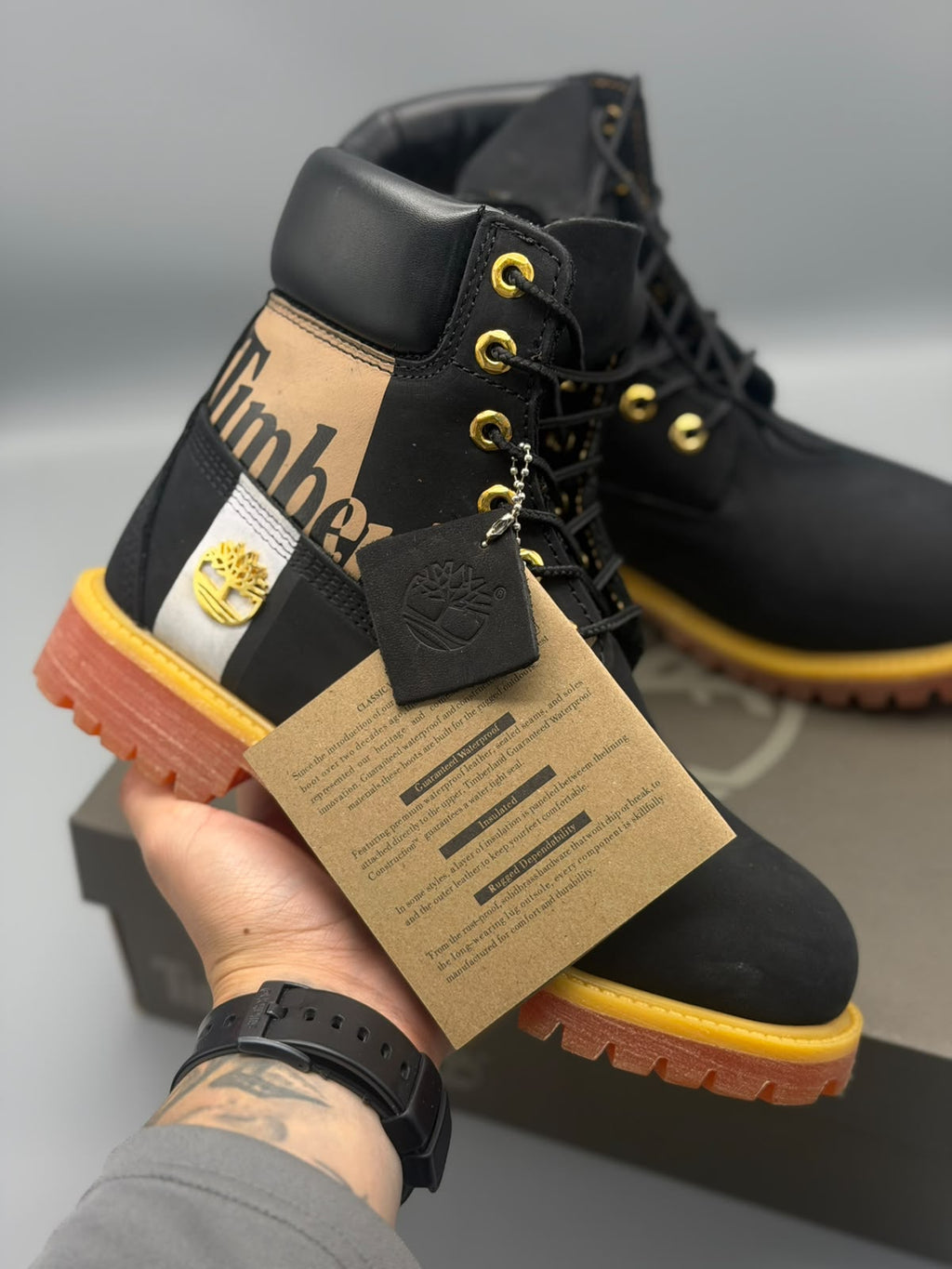 Bota Timberland Premium Logo – Negro / Gris / Blanco con Cafe