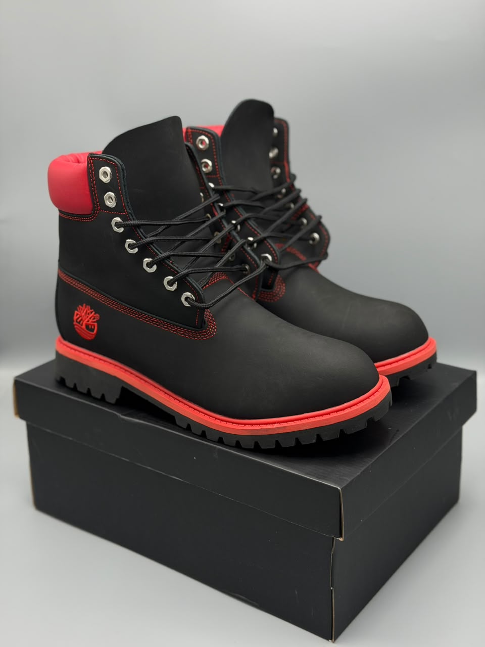 Bota Timberland 6-Inch – Negra con Rojo