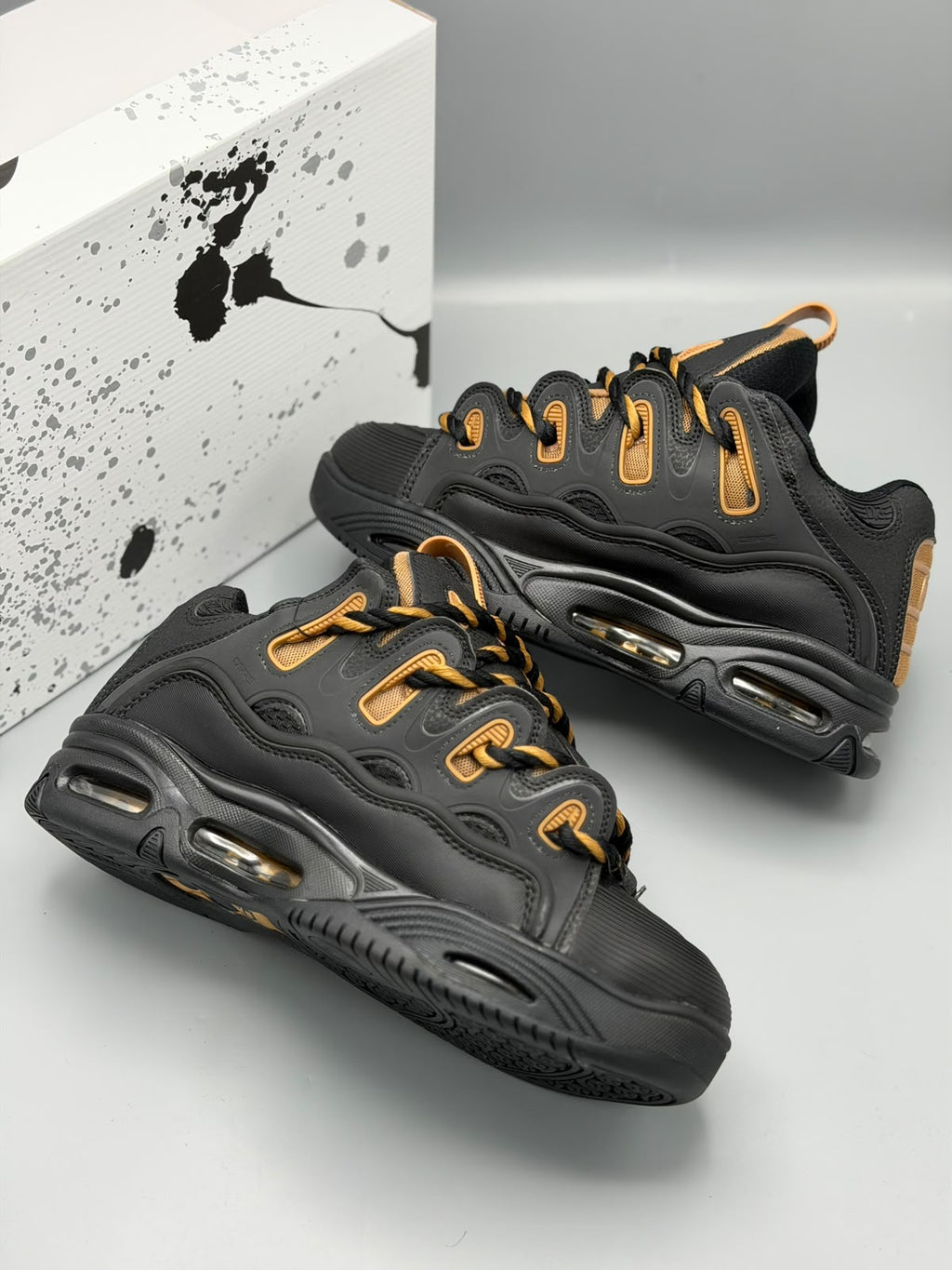 Osiris D3 – Negro / Dorado