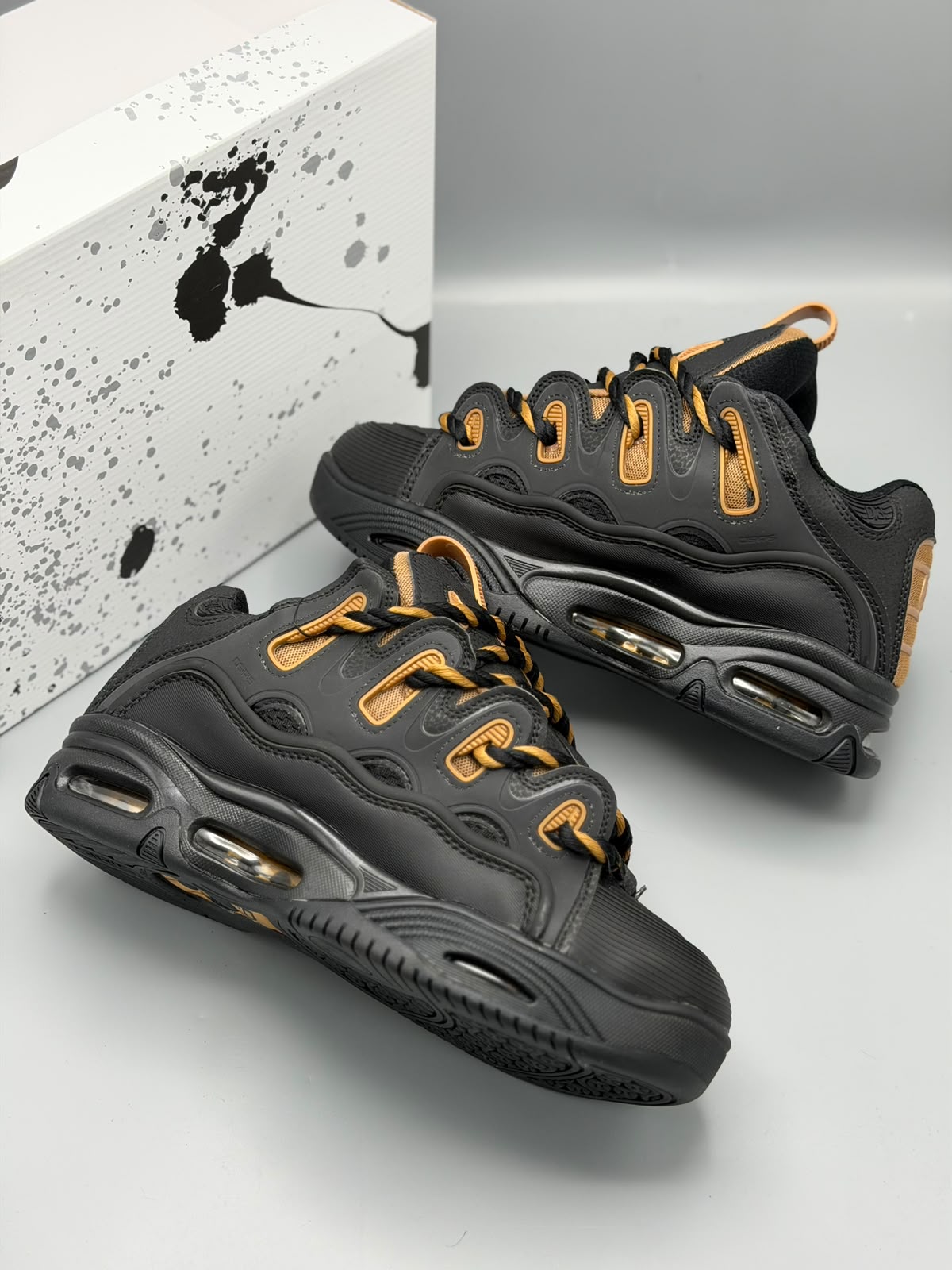 Osiris D3 – Negro / Dorado