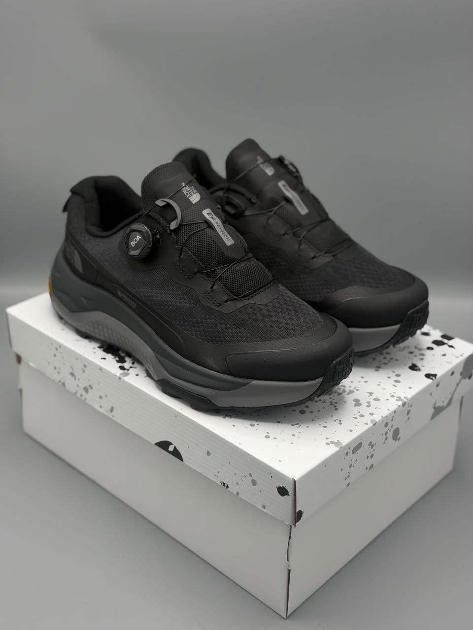 The North Face GORE-TEX – Negro / Gris Oscuro