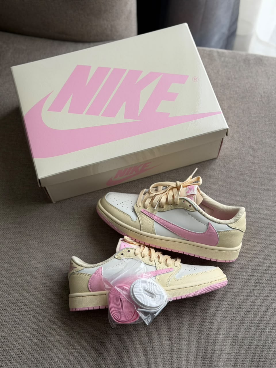 Air Jordan 1 Low x Travis Scott – Crema, Blanco y Rosa | Calidad G5