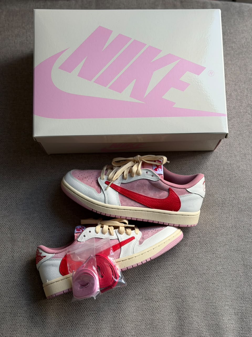 Air Jordan 1 Low x Travis Scott – Rosa, Blanco y Rojo | Calidad G5