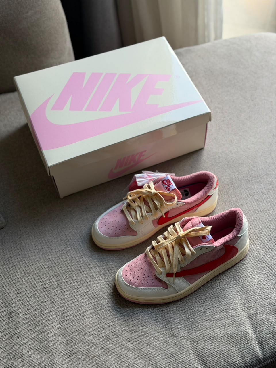 Air Jordan 1 Low x Travis Scott – Rosa, Blanco y Rojo | Calidad G5