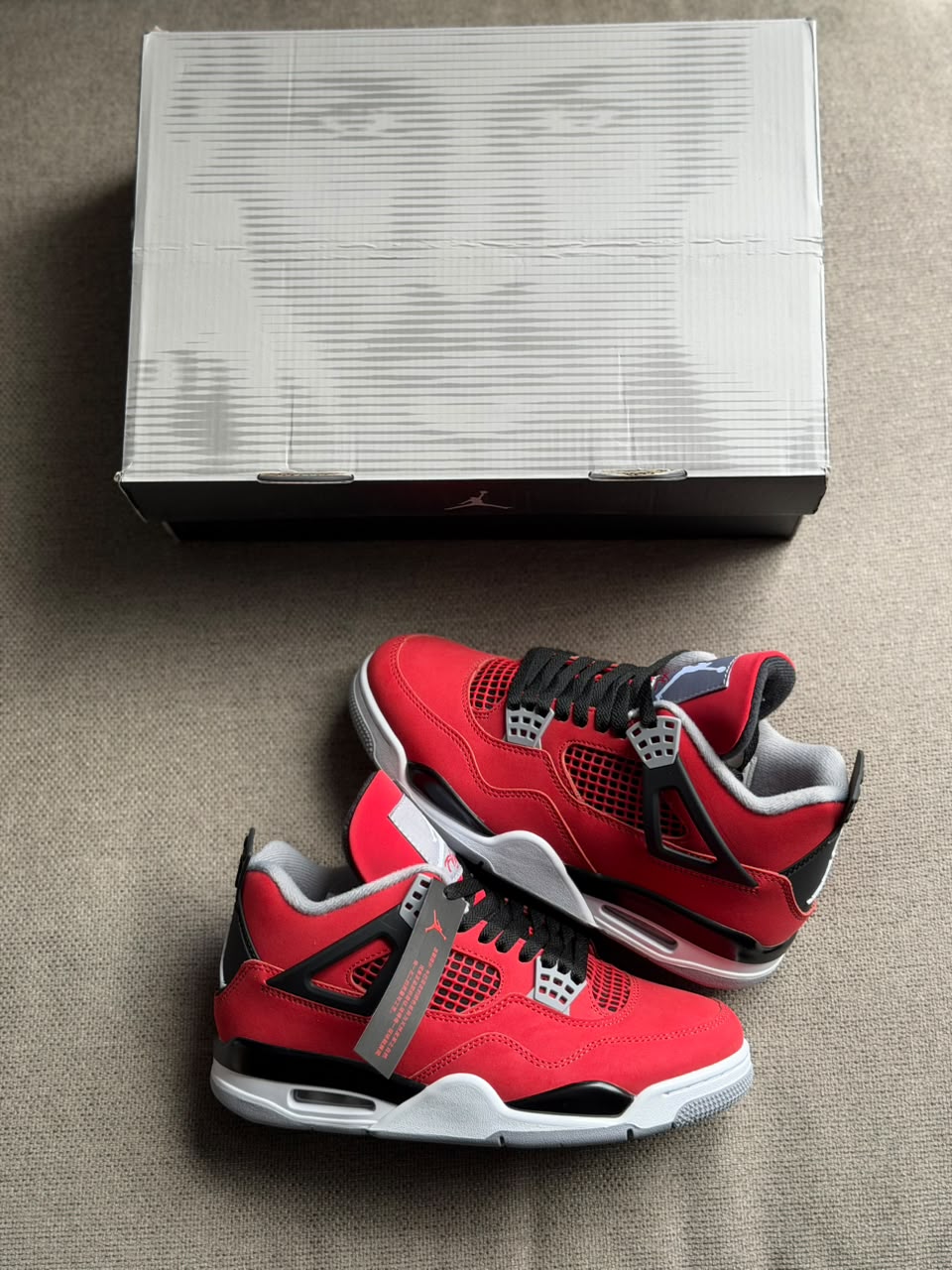 Air Jordan 4 Retro “Toro Bravo” – Rojo Intenso, Negro y Gris | Calidad G5