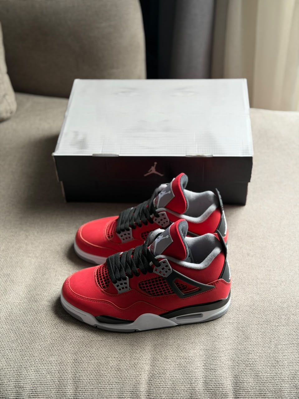 Air Jordan 4 Retro “Toro Bravo” – Rojo Intenso, Negro y Gris | Calidad G5
