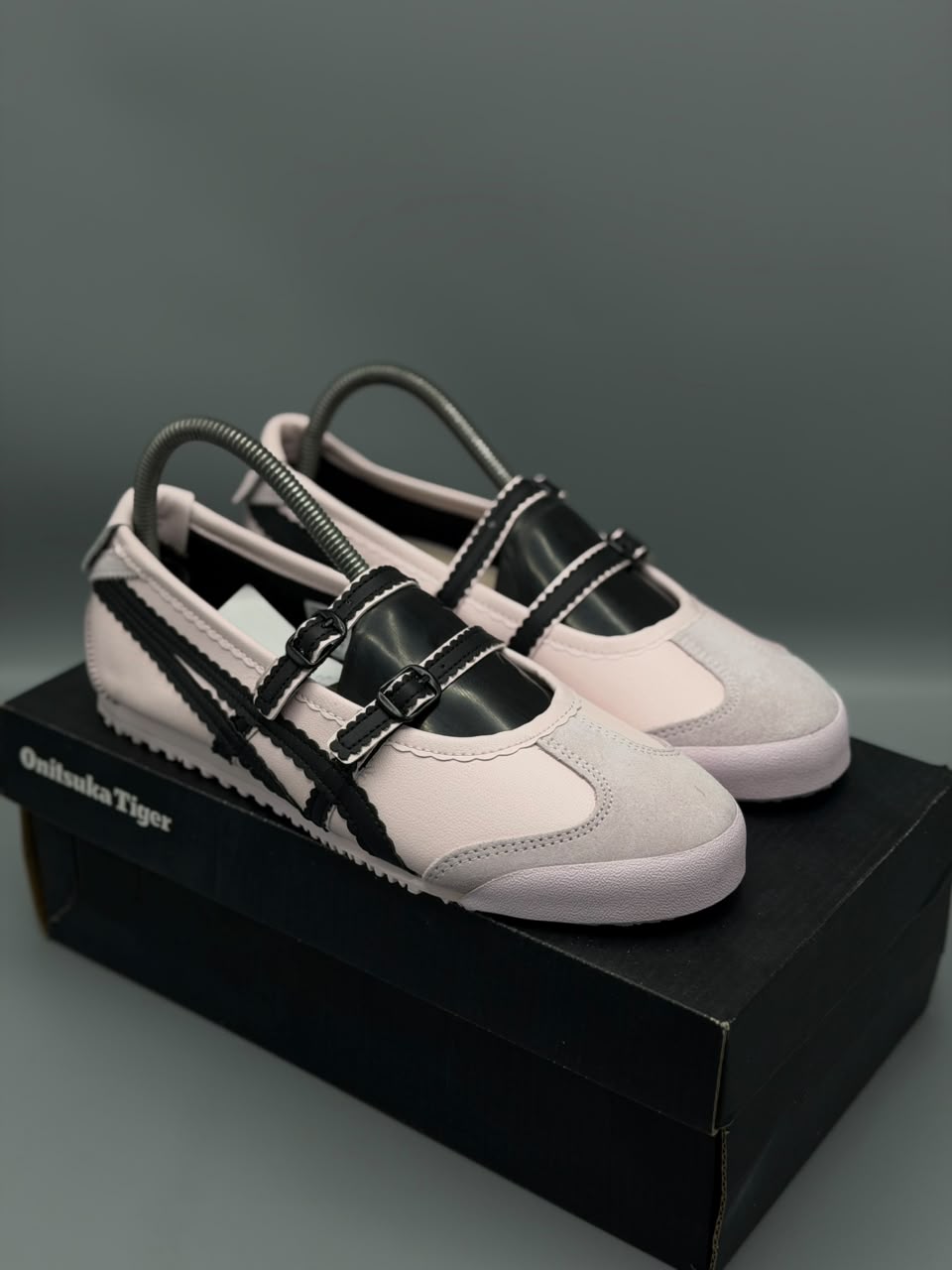 Onitsuka Tiger Mexico 66 – Rosa con Negro / Crema con Azul Marino