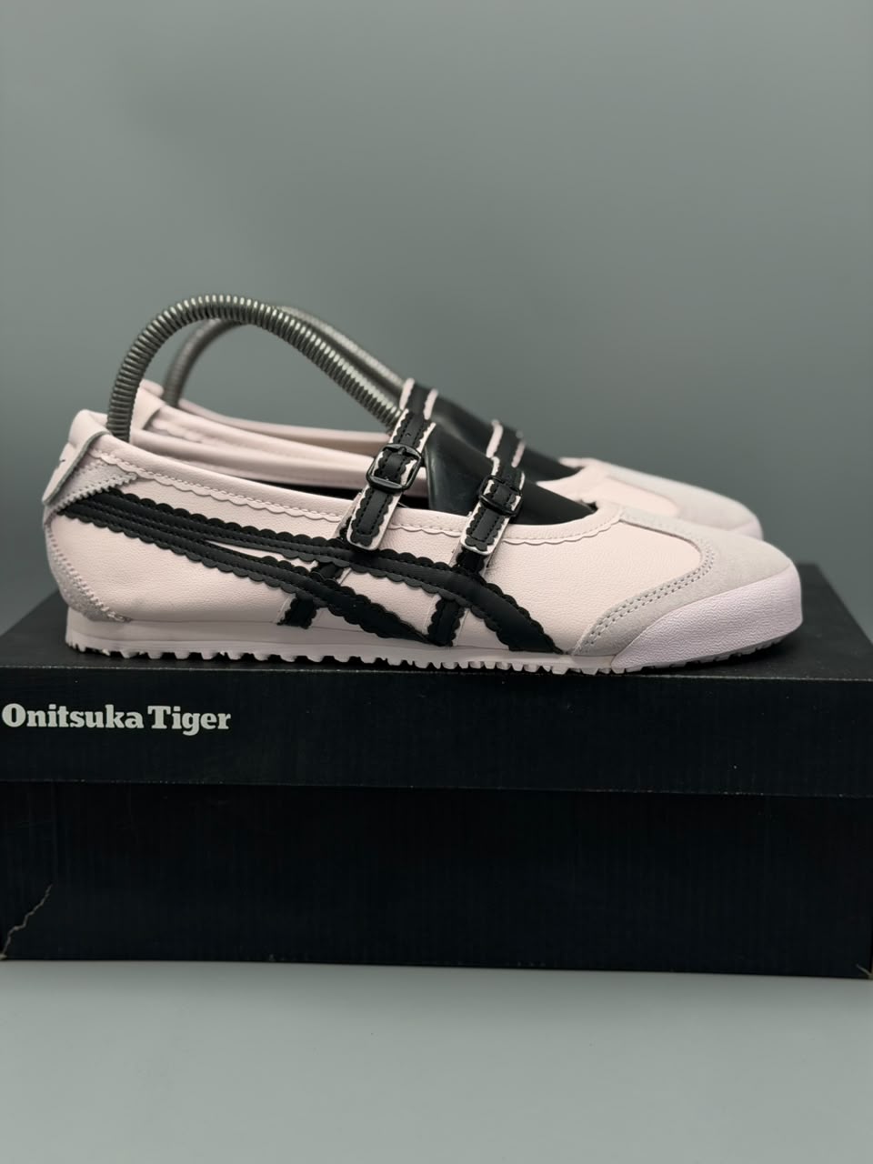 Onitsuka Tiger Mexico 66 – Rosa con Negro / Crema con Azul Marino