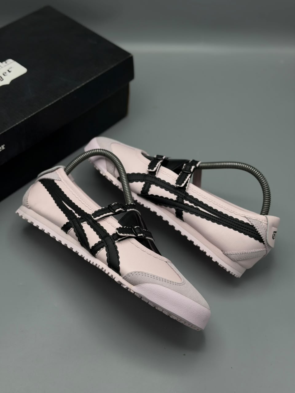 Onitsuka Tiger Mexico 66 – Rosa con Negro / Crema con Azul Marino