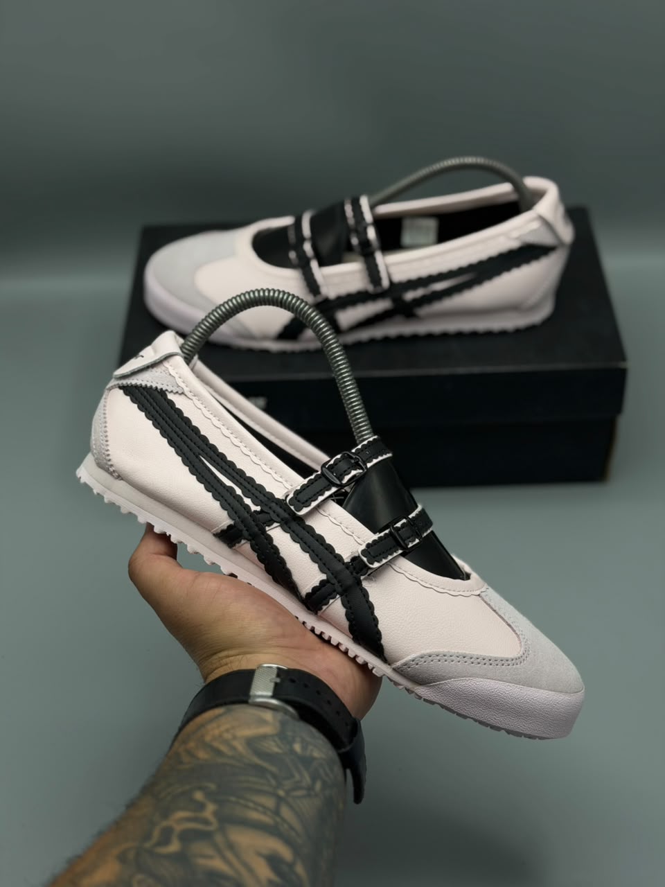 Onitsuka Tiger Mexico 66 – Rosa con Negro / Crema con Azul Marino