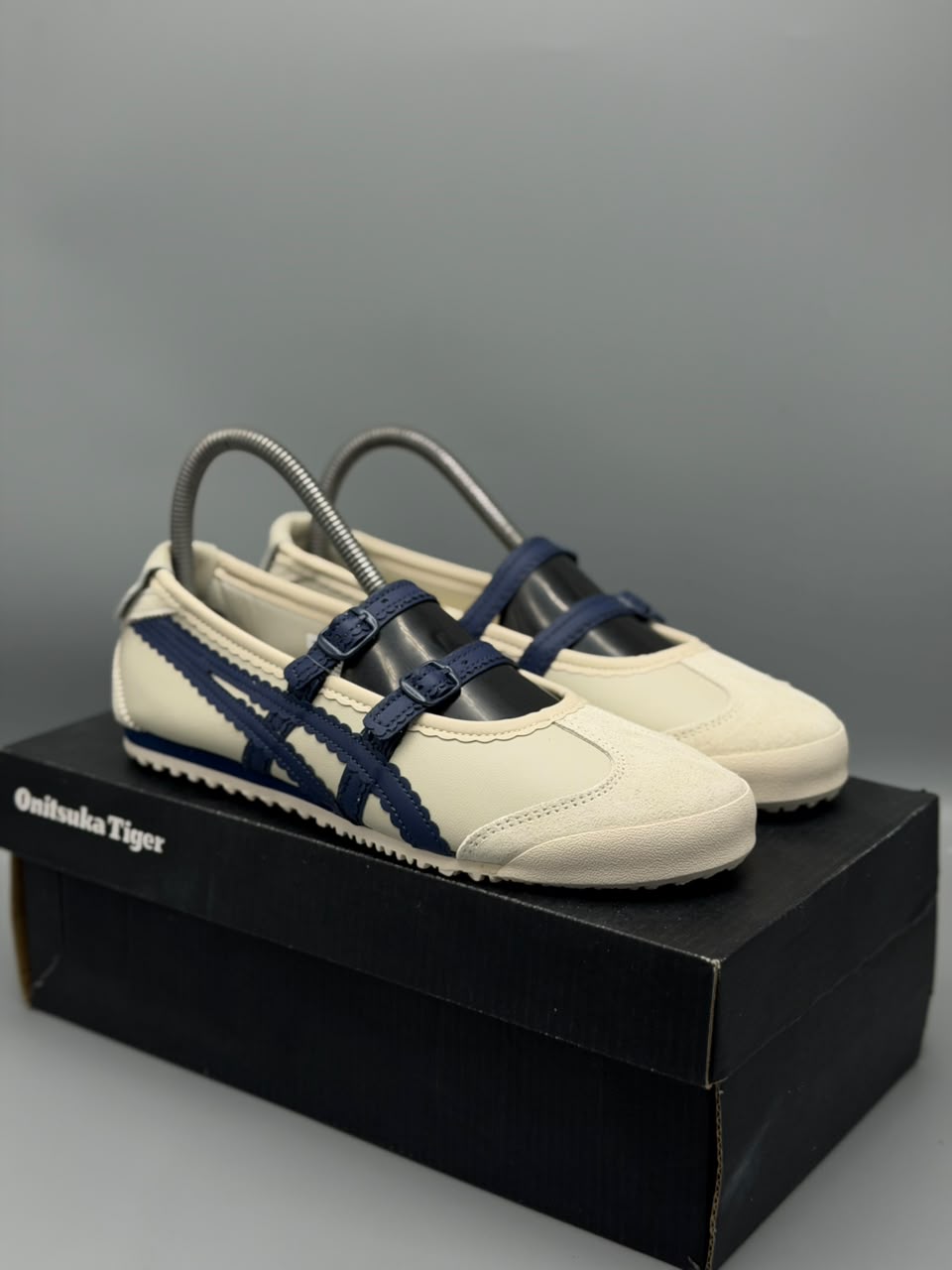 Onitsuka Tiger Mexico 66 – Rosa con Negro / Crema con Azul Marino