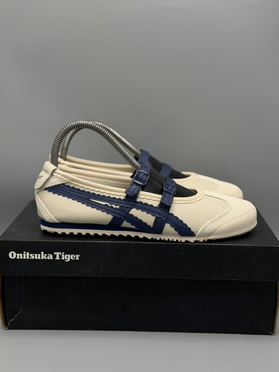 Onitsuka Tiger Mexico 66 – Rosa con Negro / Crema con Azul Marino