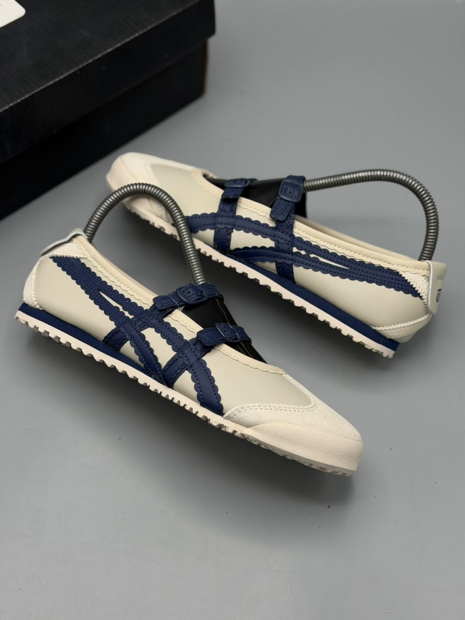 Onitsuka Tiger Mexico 66 – Rosa con Negro / Crema con Azul Marino