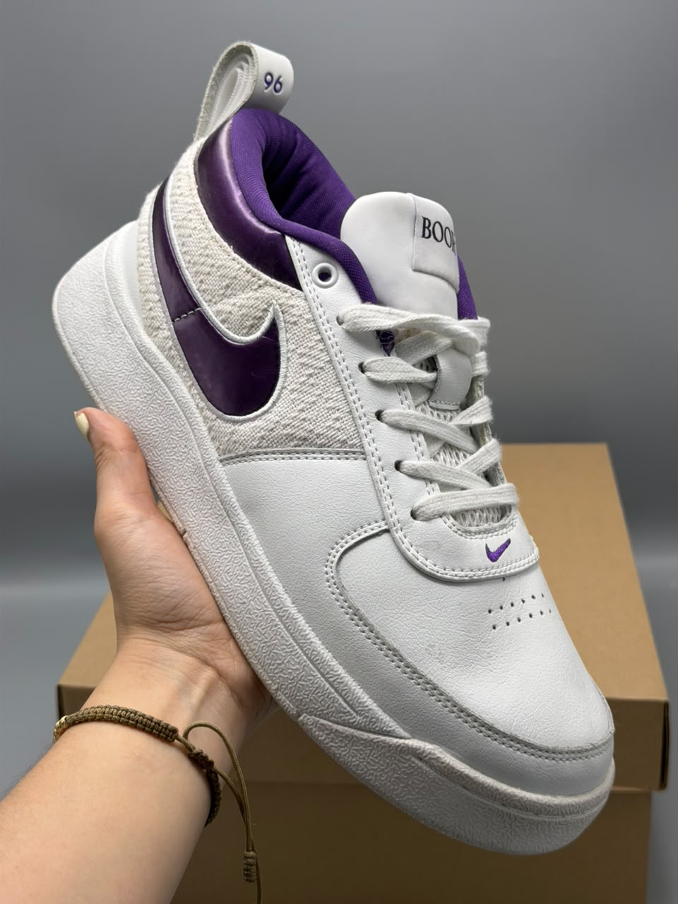 Nike Book 1  – Blanco, Morado y Crema | PROMOCIONES