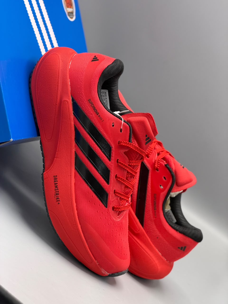 adidas Supernova Rise 3 – Rojo / Negro / Naranja / Negro con Blanco