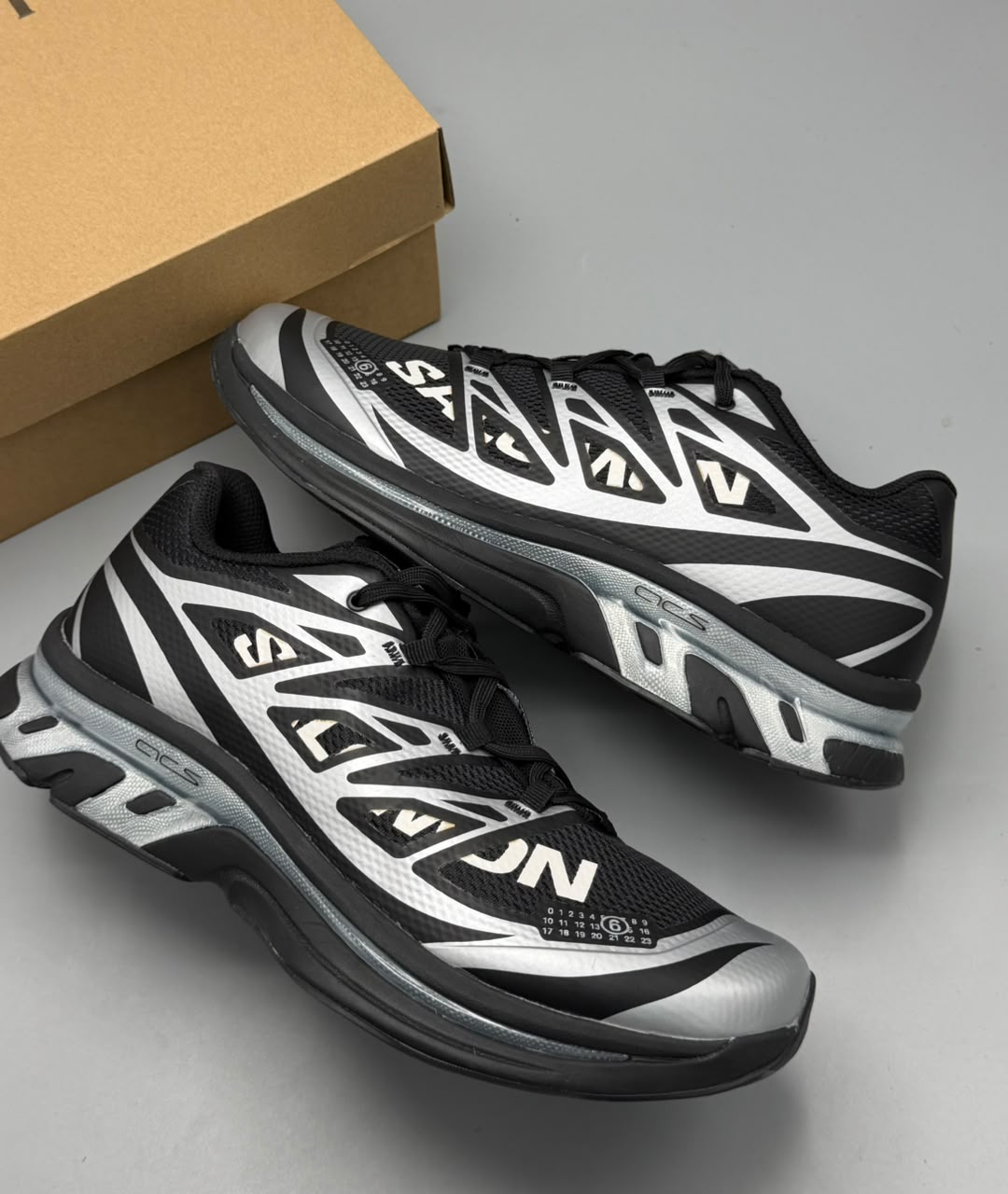 MM6 Maison Margiela x Salomon ACS Pro – Negro, Blanco y Plateado | Calidad G5