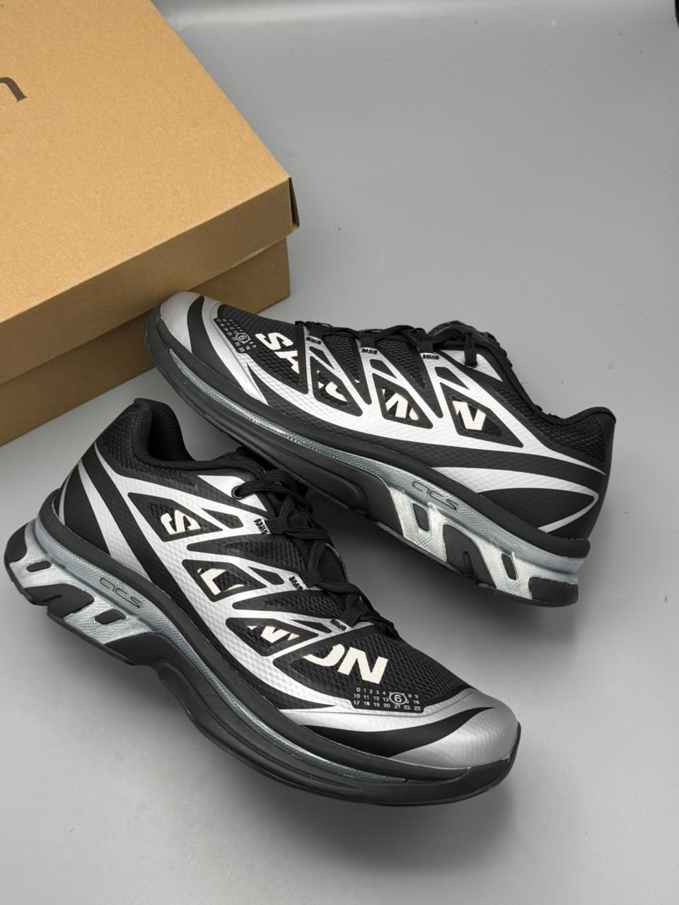 MM6 Maison Margiela x Salomon ACS Pro – Negro, Blanco y Plateado | Calidad G5