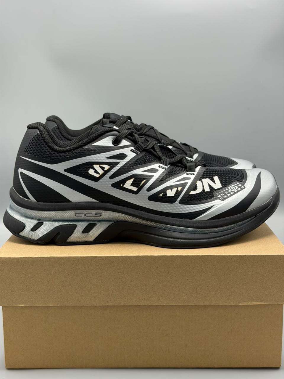 MM6 Maison Margiela x Salomon ACS Pro – Negro, Blanco y Plateado | Calidad G5