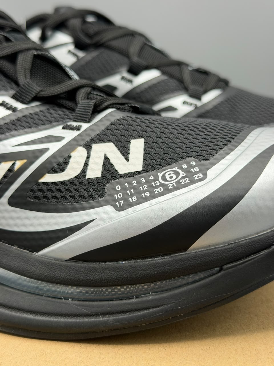 MM6 Maison Margiela x Salomon ACS Pro – Negro, Blanco y Plateado | Calidad G5