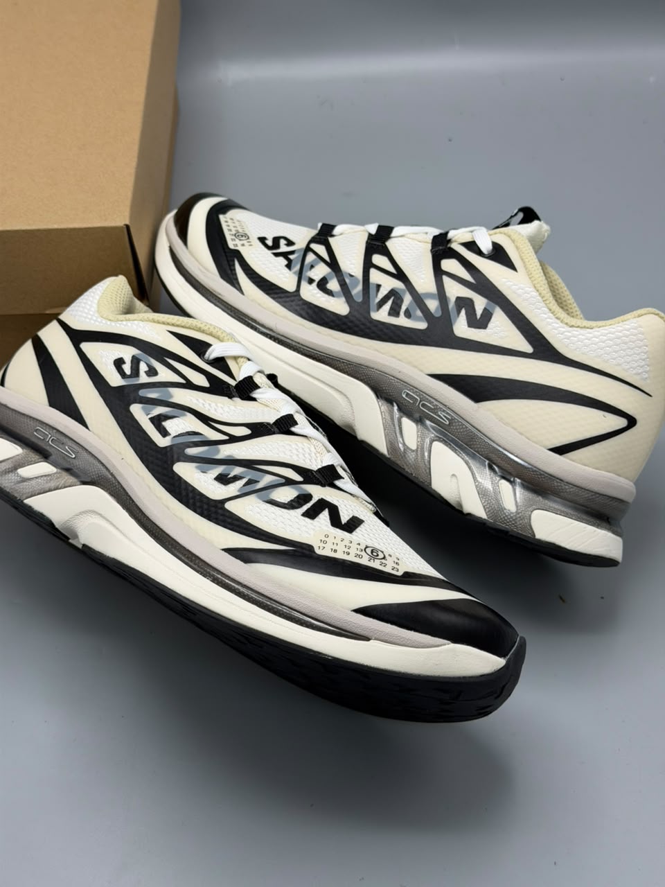 MM6 Maison Margiela x Salomon ACS Pro – Blanco, Negro y Plateado | Calidad G5