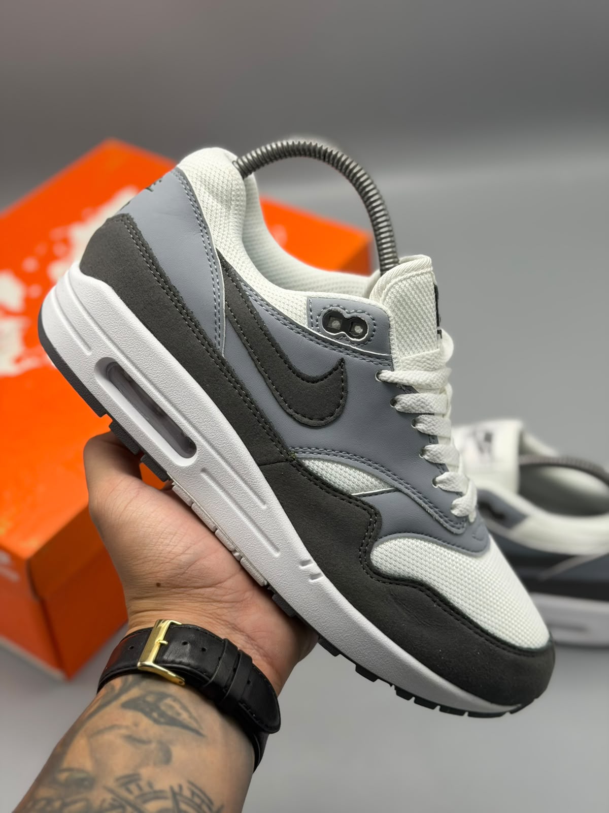 Nike Air Max 1 – Blanco, Gris y Negro