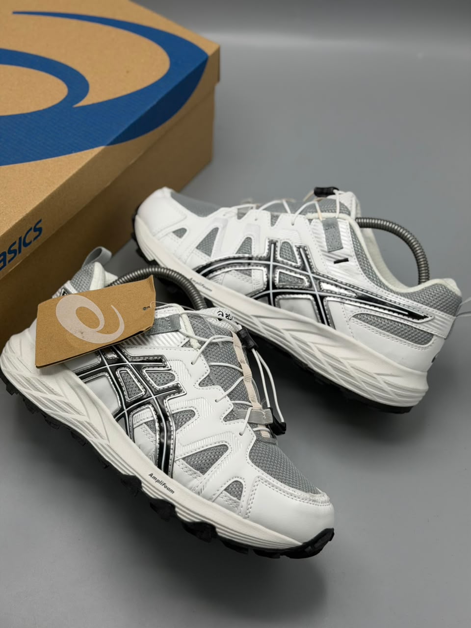 ASICS GEL-SONOMA FE – Blanco, Gris y Negro