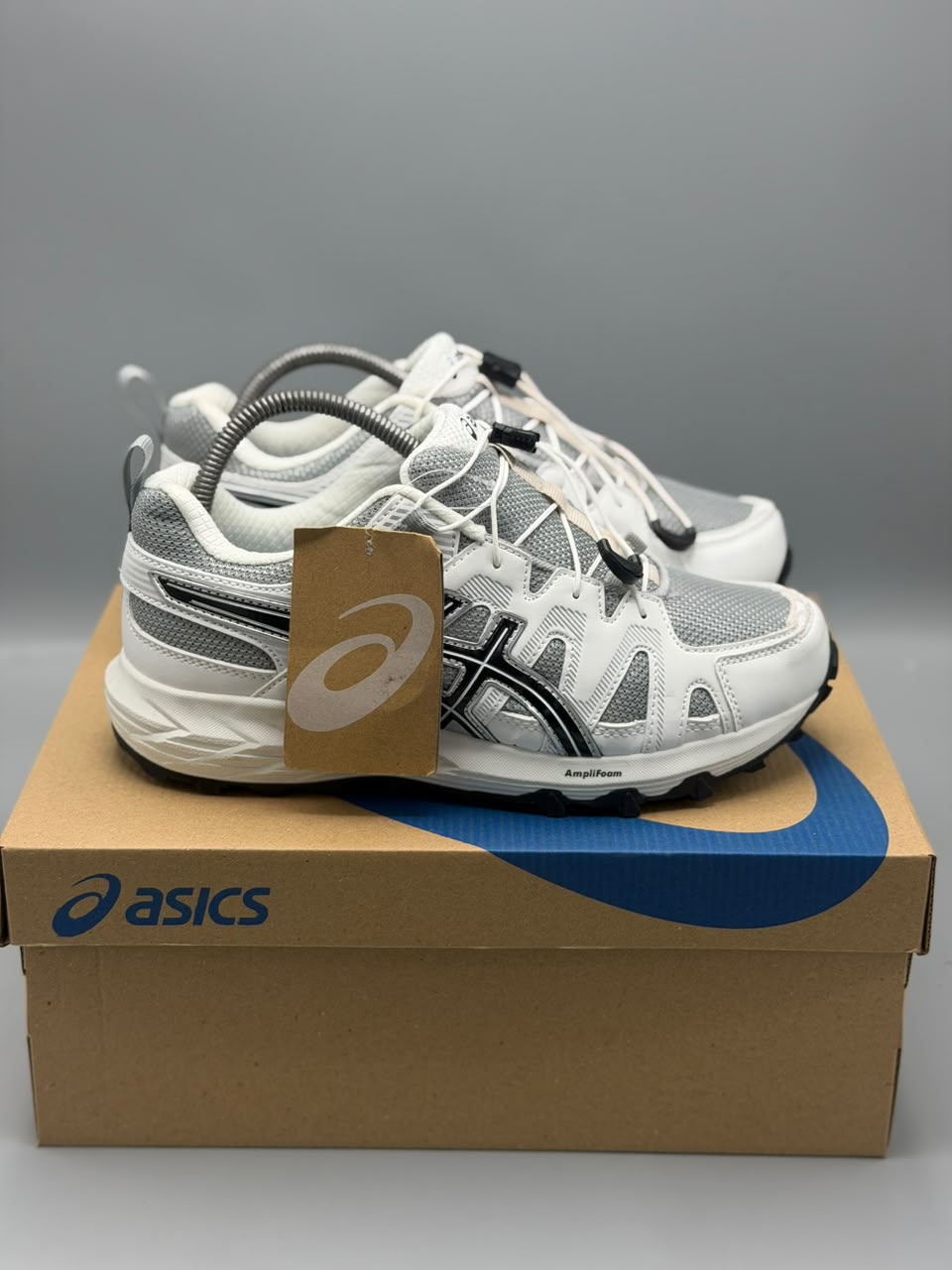 ASICS GEL-SONOMA FE – Blanco, Gris y Negro