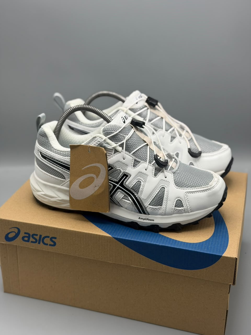 ASICS GEL-SONOMA FE – Blanco, Gris y Negro