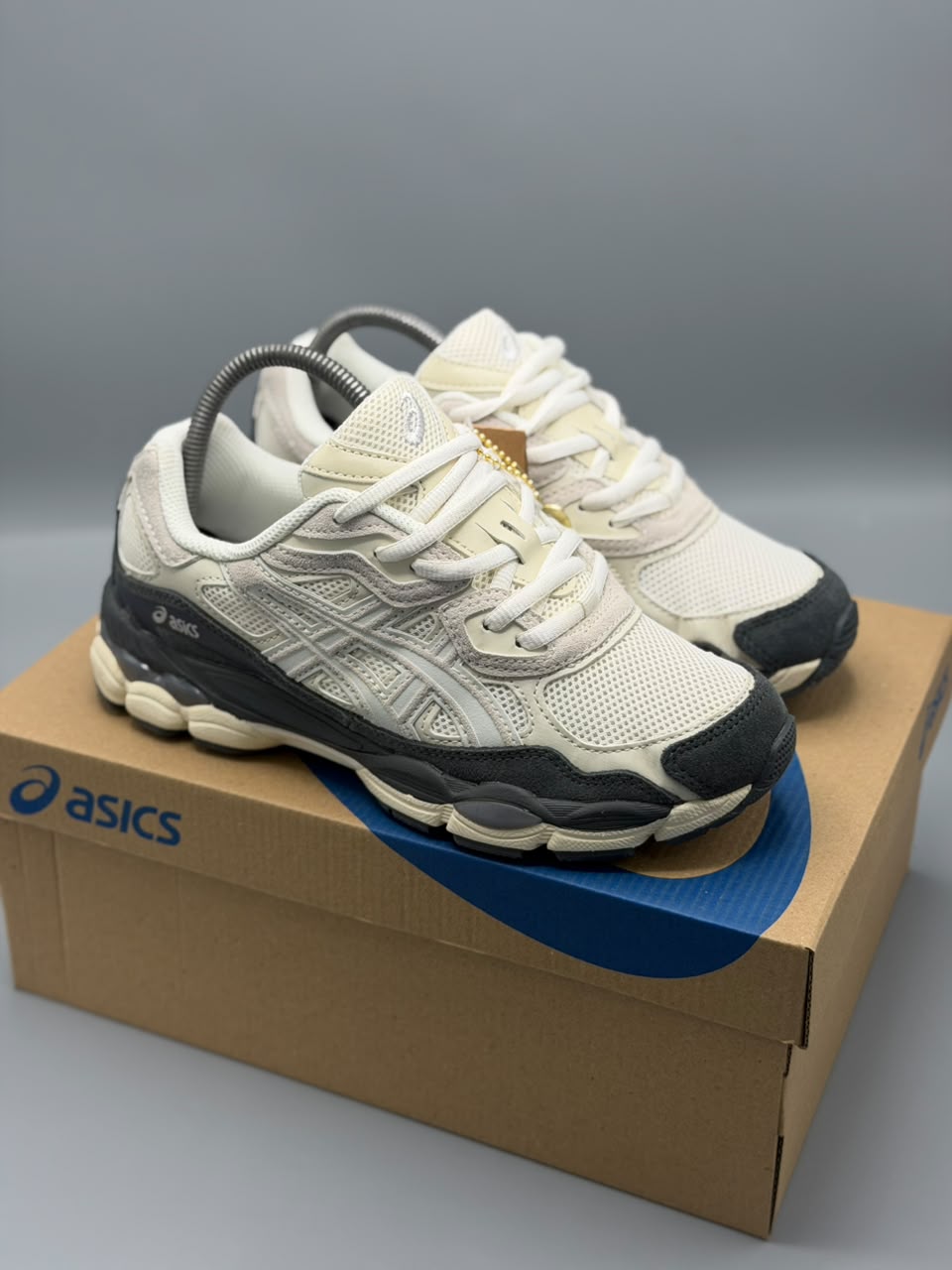 ASICS GEL-NYC – Crema, Beige y Negro