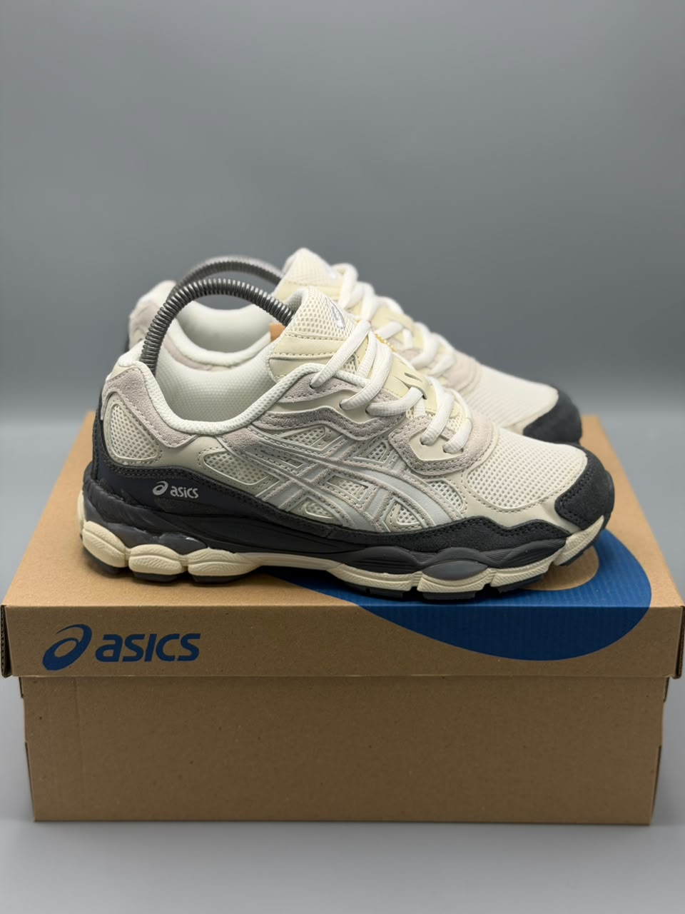 ASICS GEL-NYC – Crema, Beige y Negro